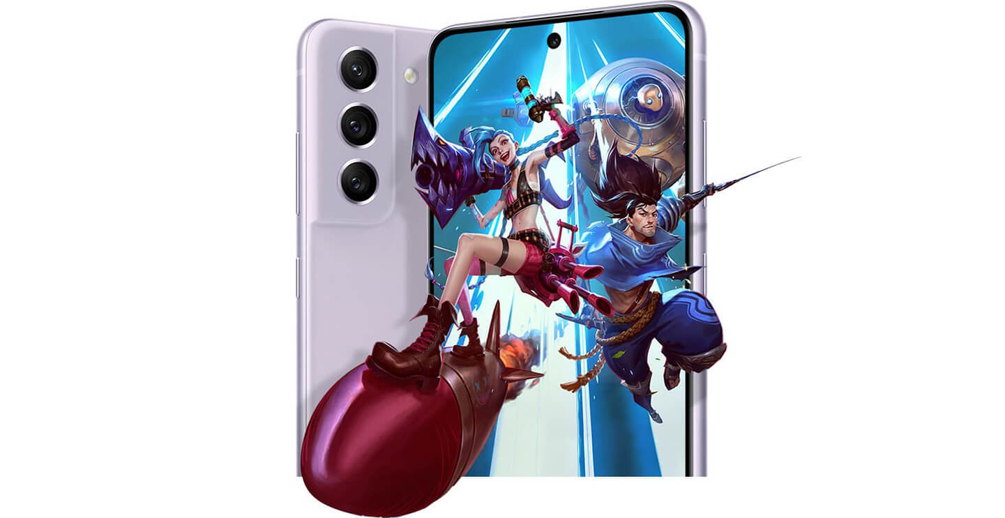 The Galaxy S21 FE 5G with gaming characters being shown on screen